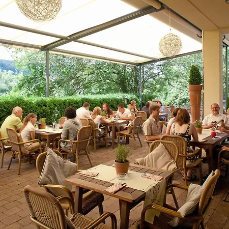 Hotel-restaurant Haus Nicklass فندق 3*